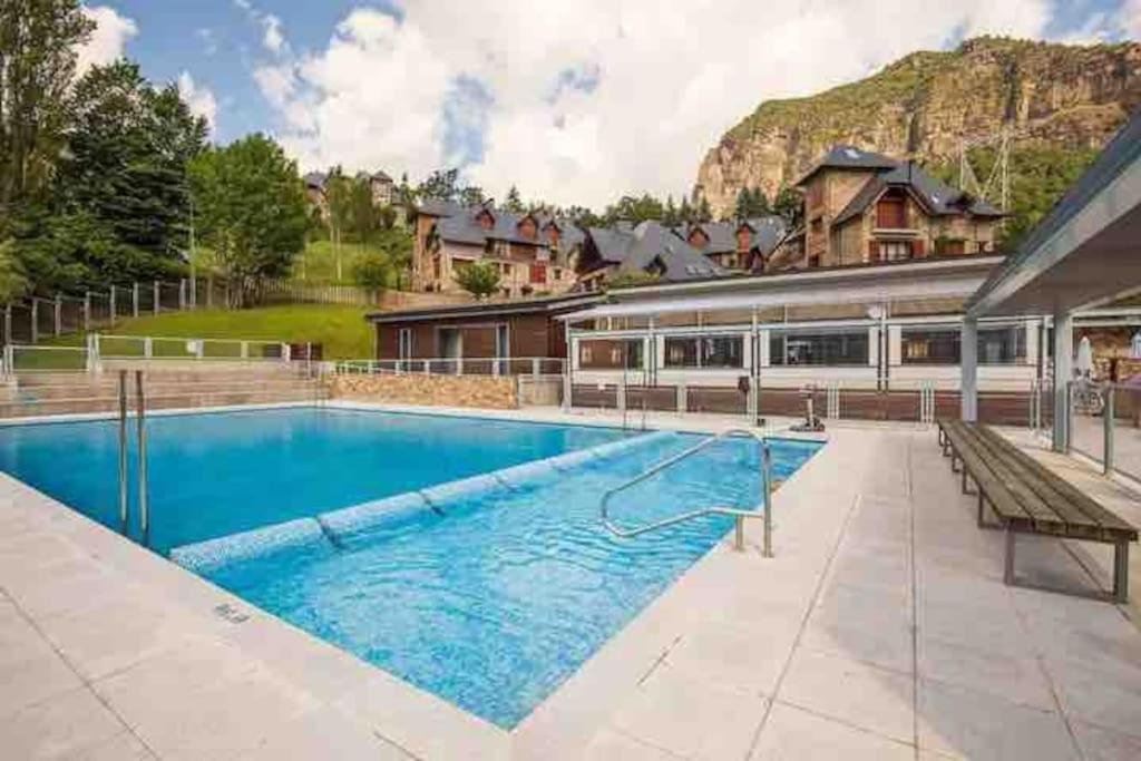 Elegante Apartamento En Escarrilla Con Vistas Al Valle מראה חיצוני תמונה